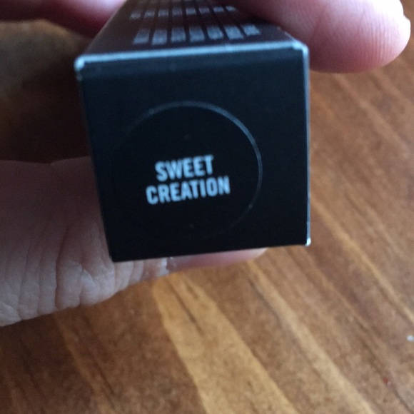 MAC huggable lip colour sweet creation - Picture 2 of 3